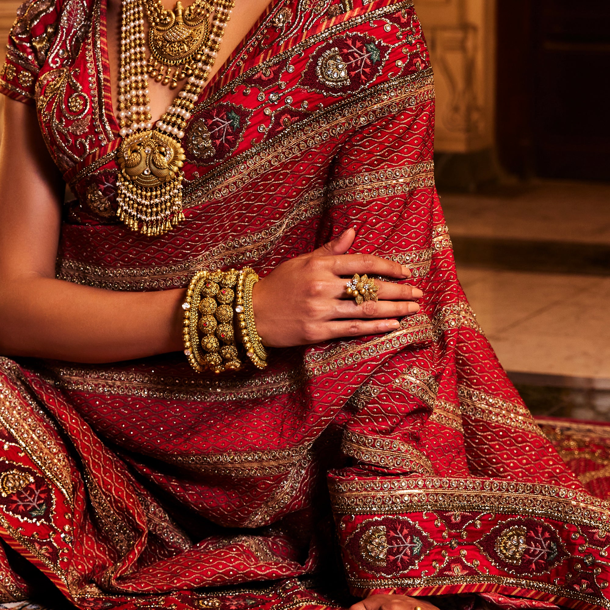 Filigree Gold Bangle with Mirror Details